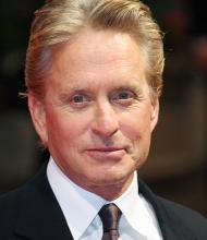Michael Douglas irstaaksi autokauppiaaksi