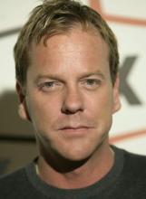 24-karju Kiefer Sutherland kammoaa peilejä 24-karju Kiefer Sutherland kammoaa peilejä