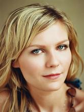 Kirsten Dunst pelleilee lehdistön kanssa Kirsten Dunst pelleilee lehdistön kanssa