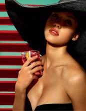 Jessica Alba upeana Camparin kalenterissa