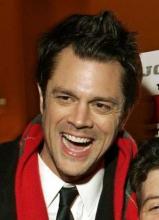 Johnny Knoxville muuttaa Cherin nurkkiin asumaan