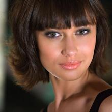 Bond-tyttö Doomsday-ohjaajan käsittelyyn