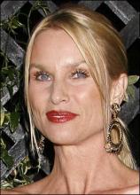 Täydellinen nainen löi hanskat tiskiin