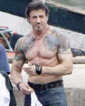 62-vuotiaan Stallonen itse tekemät stuntit häkellyttävät 62-vuotiaan Stallonen itse tekemät stuntit häkellyttävät