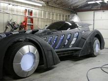 Fanien rakentama Batmobile hätkähdyttää