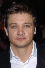Jeremy Renner halutaan päätähdeksi Bourne-elokuvaan Jeremy Renner halutaan päätähdeksi Bourne-elokuvaan