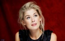 Rosamund Pike: Naispaholaisen muotokuva