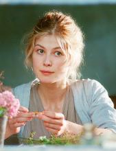 Rosamund Pike: Naispaholaisen muotokuva